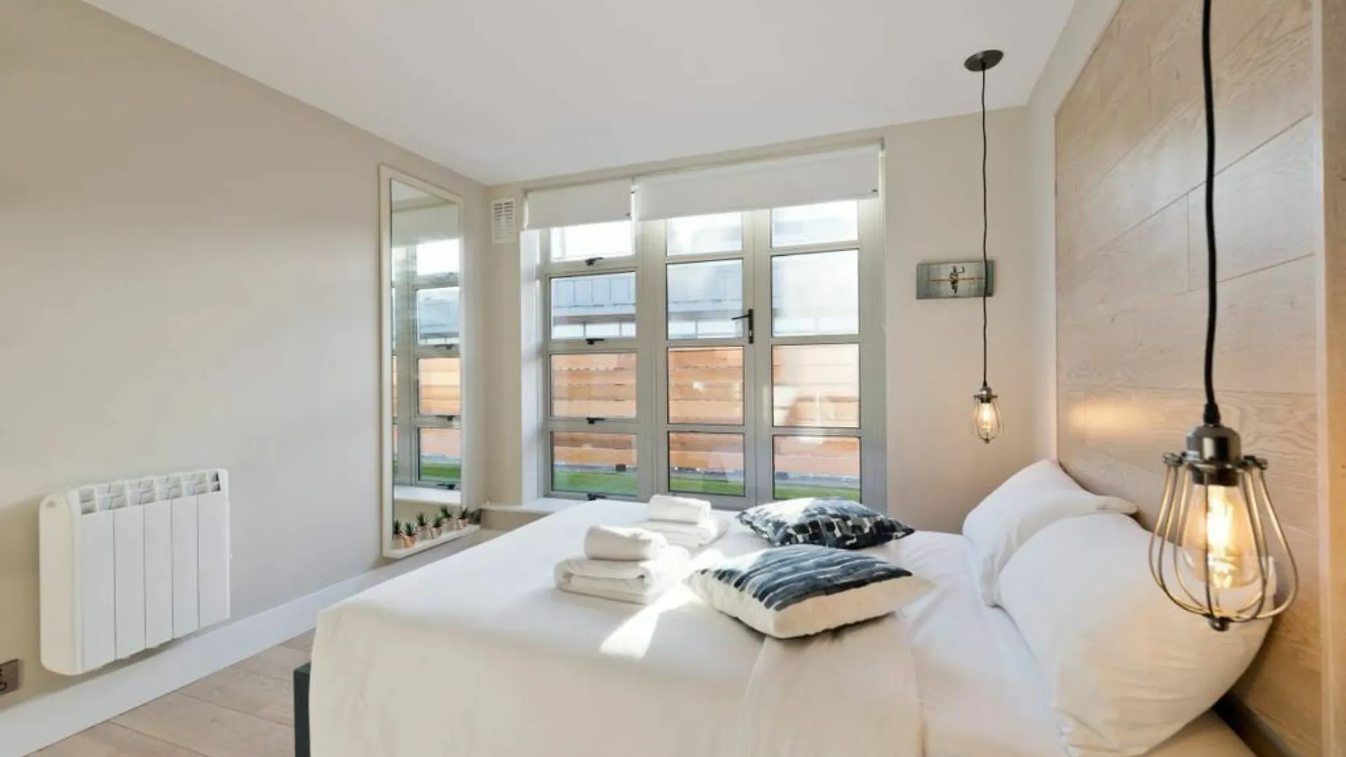 2 Bedroom Rooftop Apartment In Temple Bar Sleeps 6 Дублин Ирландия