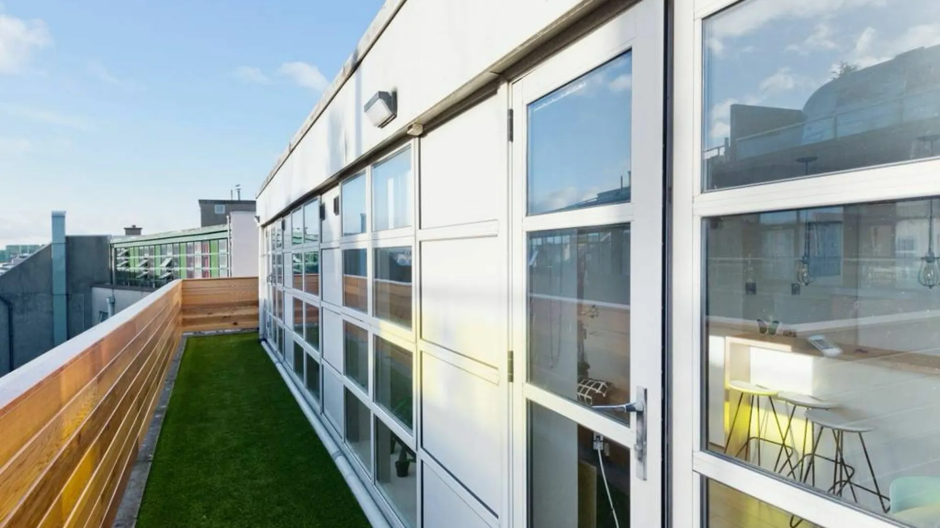 2 Bedroom Rooftop Apartment In Temple Bar Sleeps 6 Дублин
